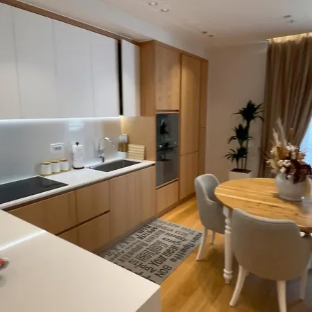 شقة Luxury In The Heart Of تيرانا